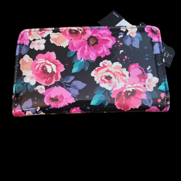 Tahari Wallet - Picture 2 of 6